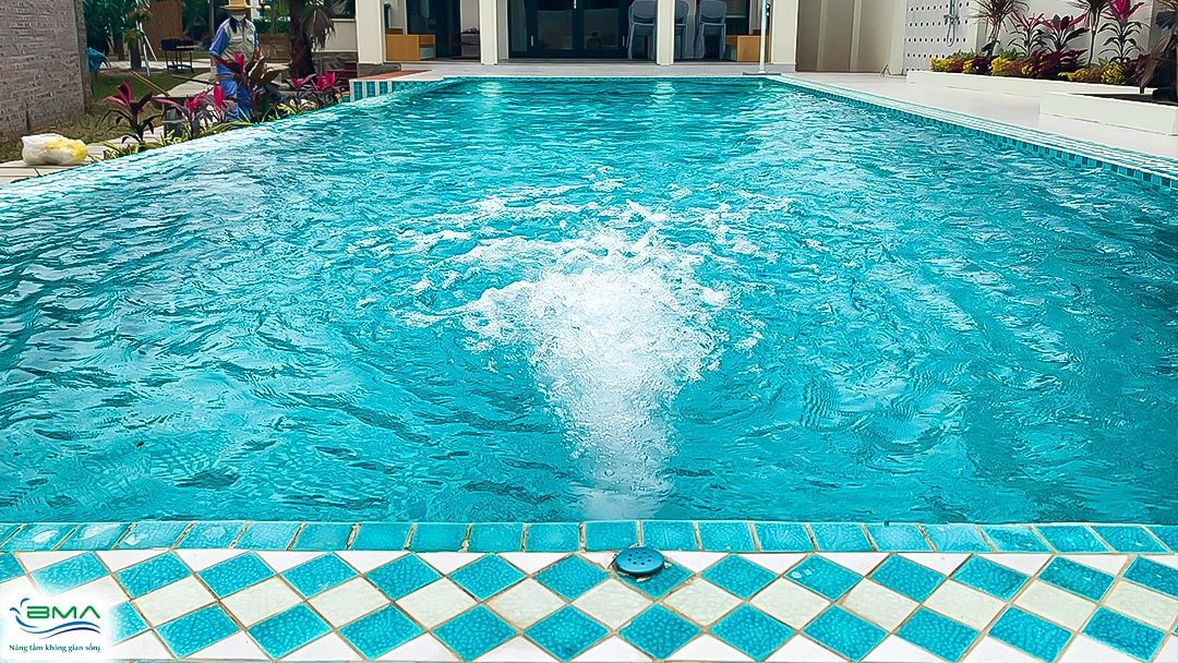 Bơi ngược dòng | Bể bơi Fontana Villa