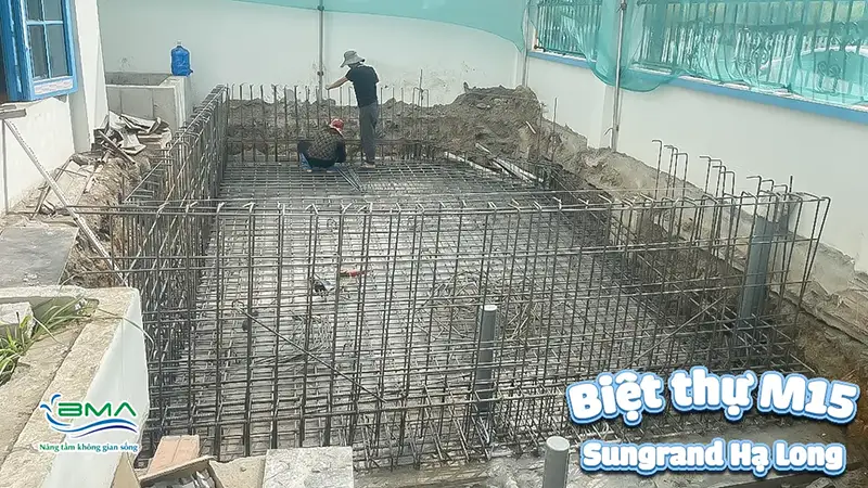 Đào móng làm sắt đổ bê tông tạo khung bể bơi, bể sục