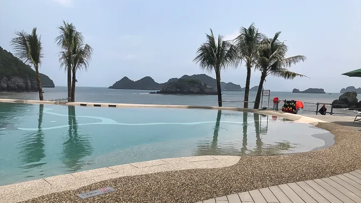 Bể bơi Lagoon
